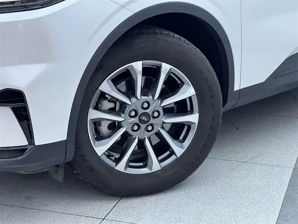 Ford Edge — фото 7