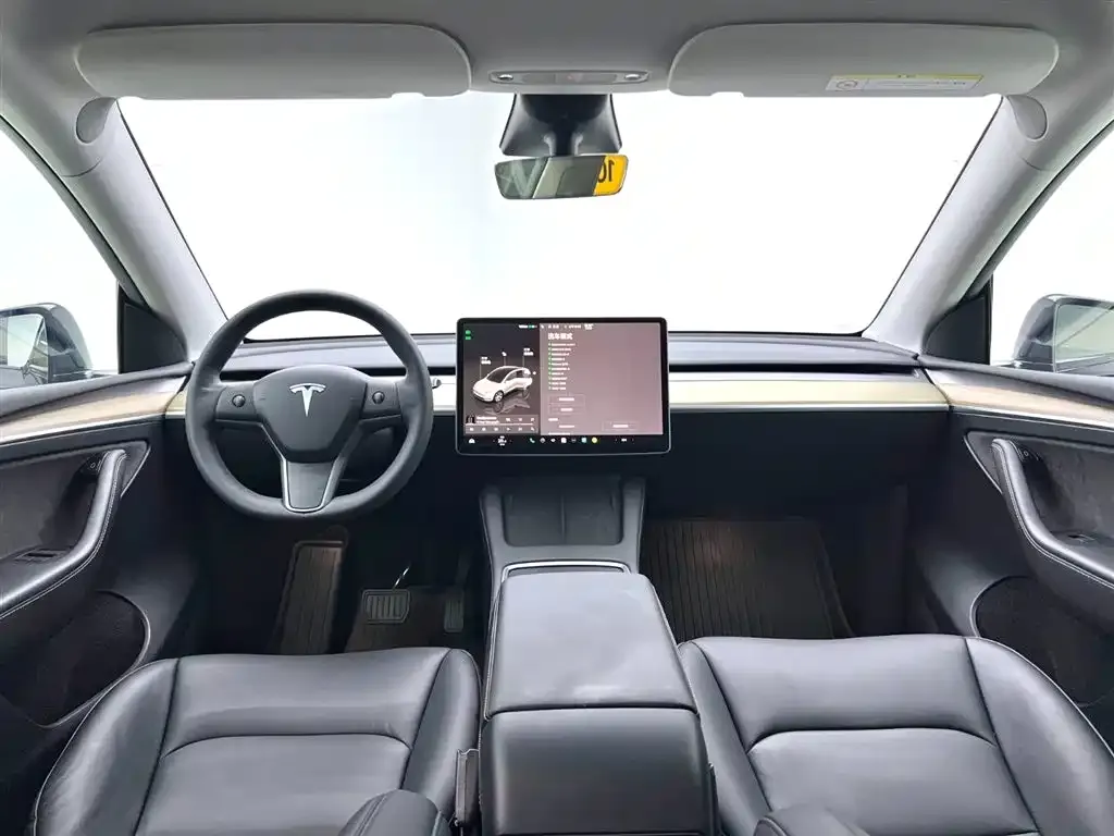 Tesla Model Y — фото 7
