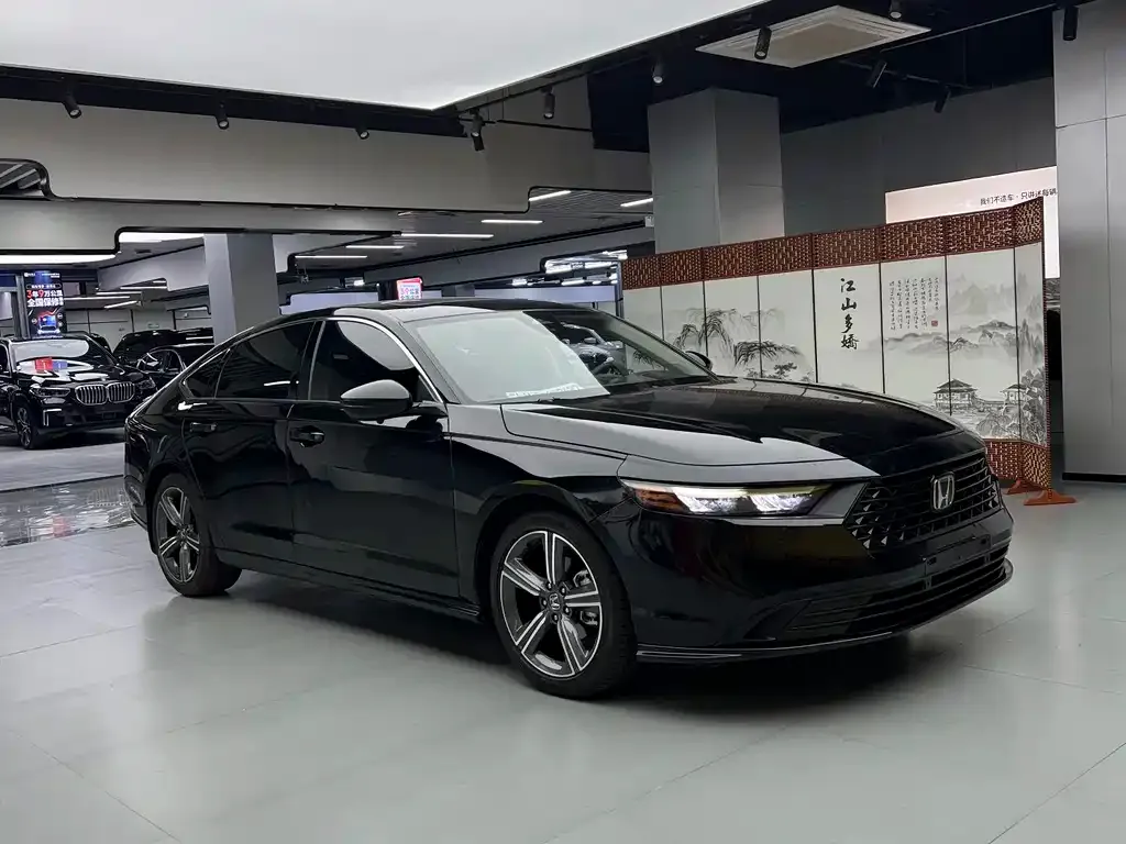 Honda Accord — фото 1