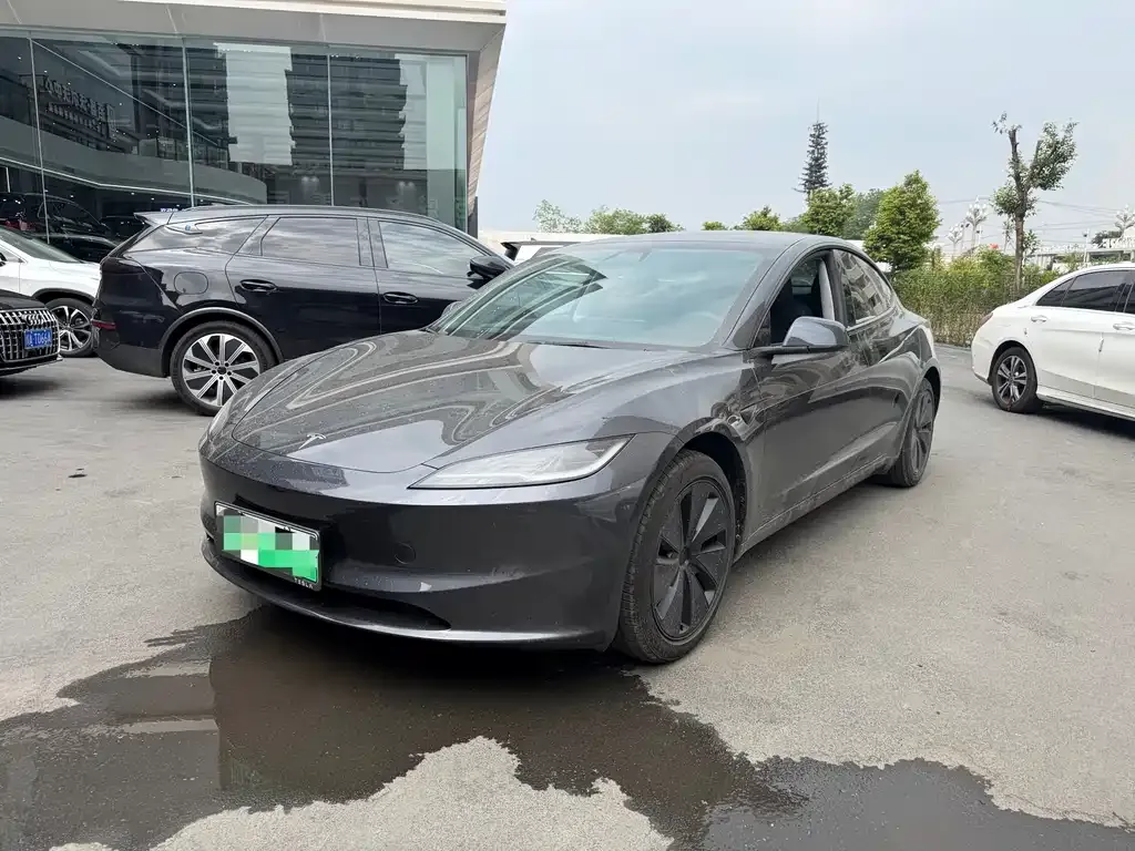 Tesla Model 3 — фото 1