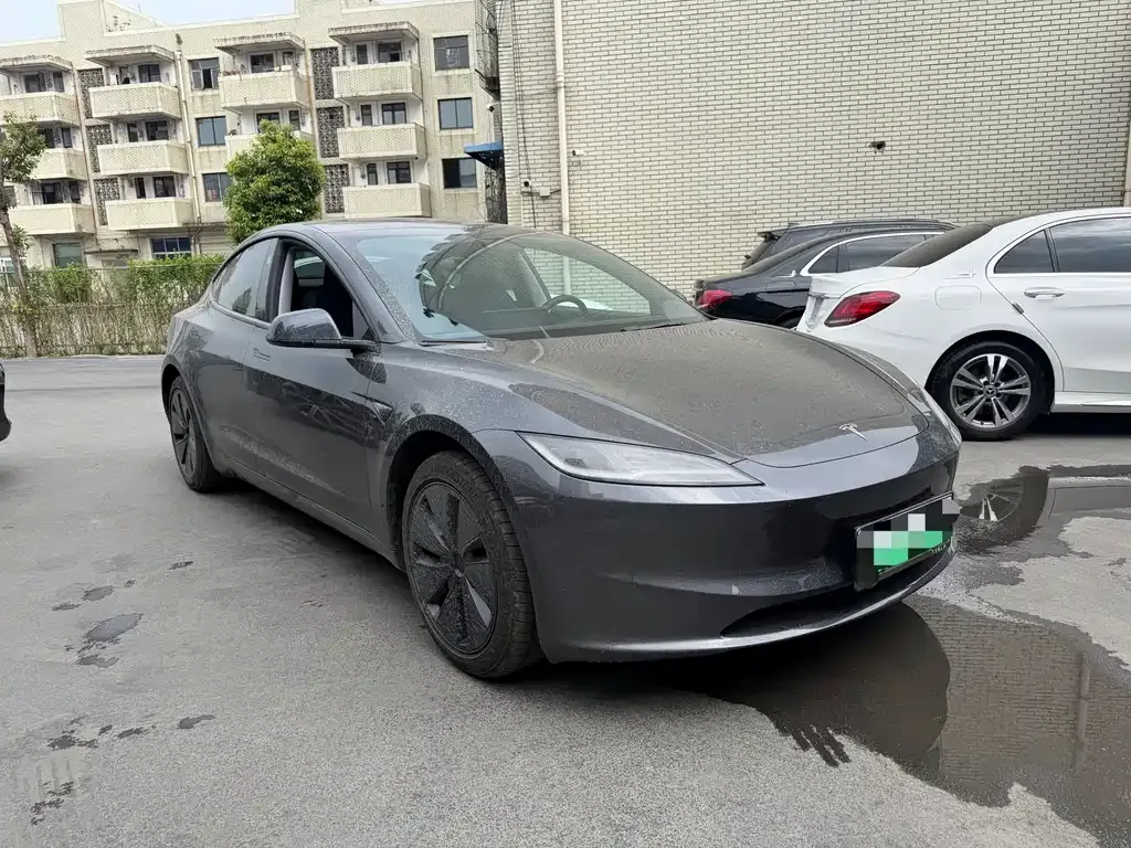 Tesla Model 3 — фото 4