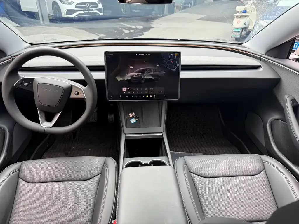 Tesla Model 3 — фото 3