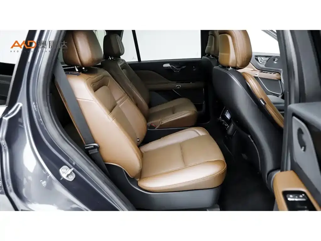 Lincoln Aviator — фото 10