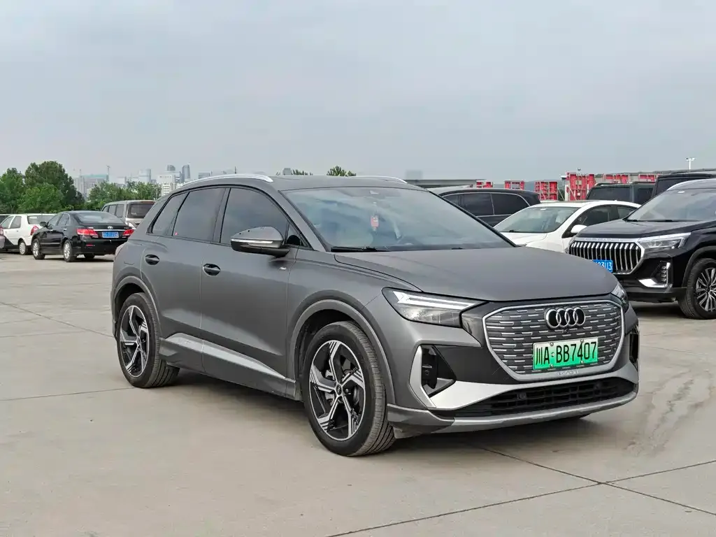 Audi Q4 e-tron — фото 2