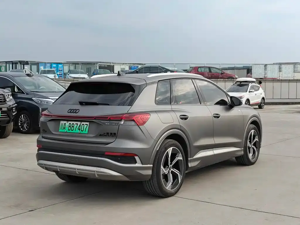 Audi Q4 e-tron — фото 9