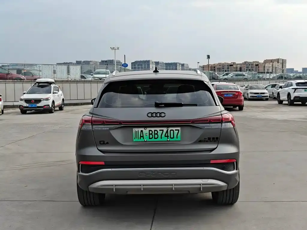 Audi Q4 e-tron — фото 3
