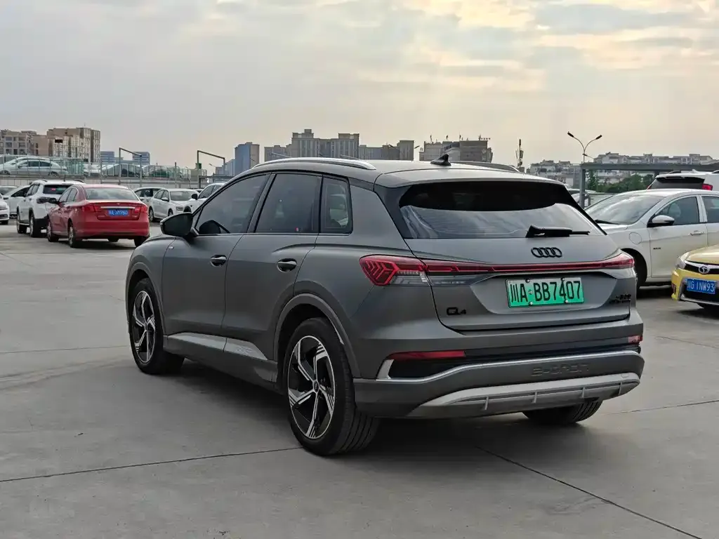 Audi Q4 e-tron — фото 8