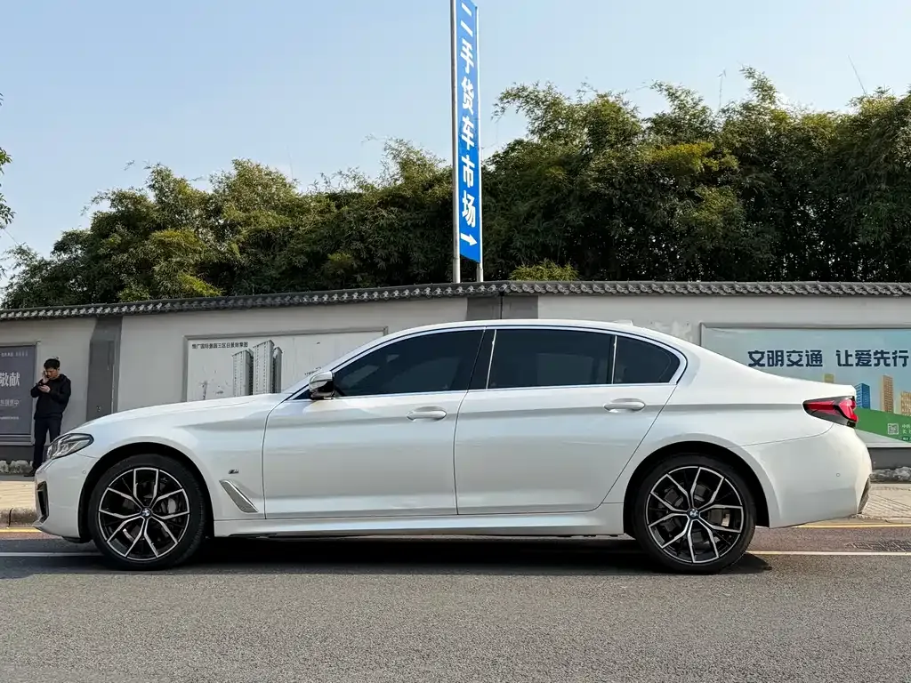 BMW 5 Series — фото 10
