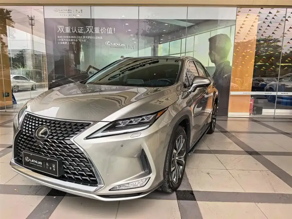 Lexus RX — фото 1
