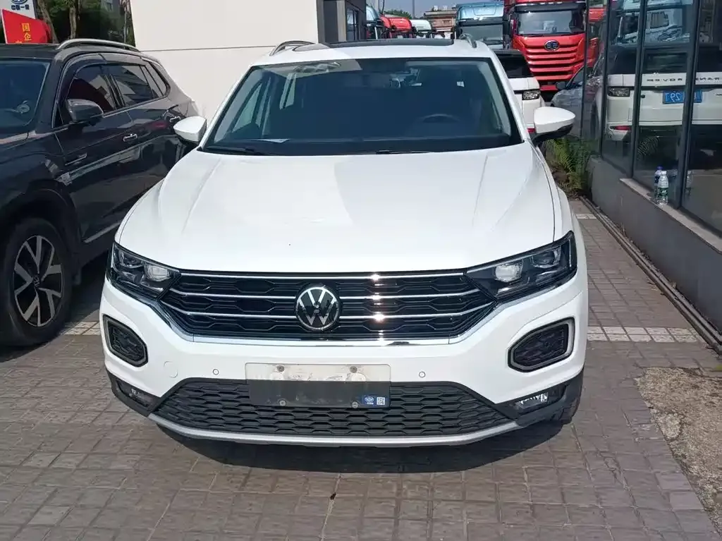 Volkswagen T-Roc — фото 10