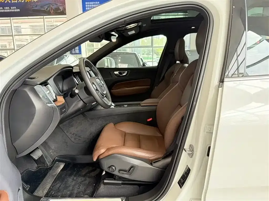 Volvo XC60 PHEV 2022 из CN, фото 8