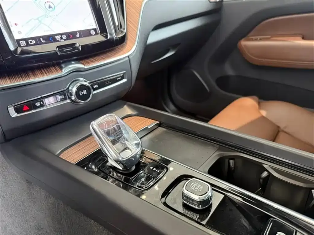 Volvo XC60 PHEV 2022 из CN, фото 7