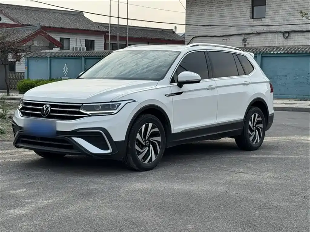 Volkswagen Tiguan L — фото 2