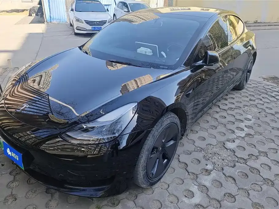 Tesla Model 3 — фото 1