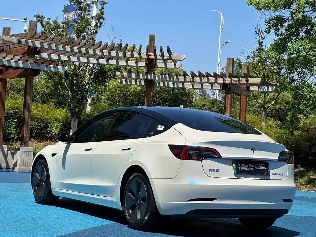 Tesla Model 3 — фото 4