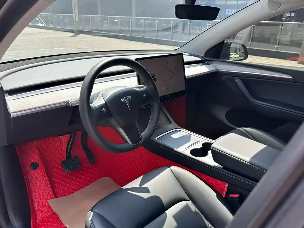 Tesla Model Y — фото 5