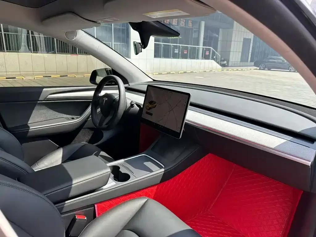 Tesla Model Y — фото 7