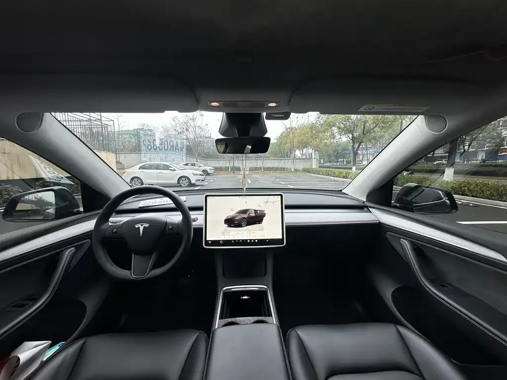 Tesla Model Y — фото 3