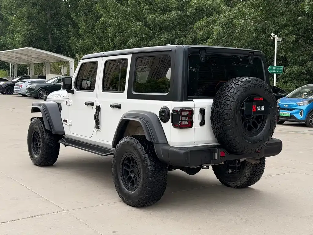 Jeep Wrangler — фото 8
