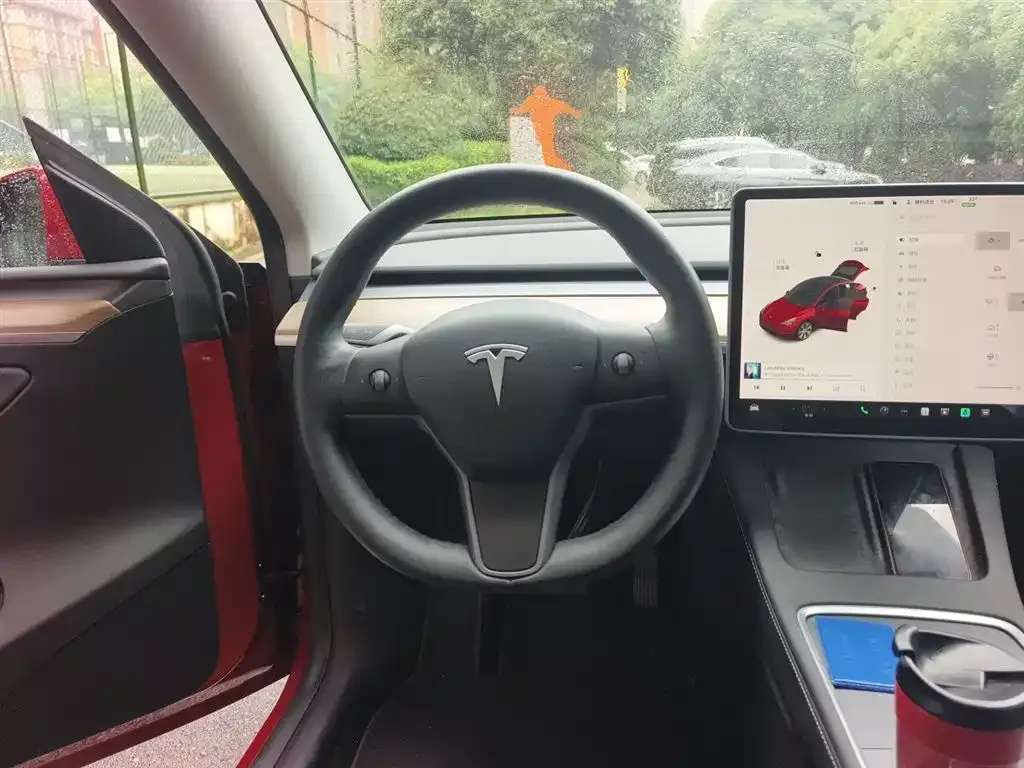Tesla Model Y — фото 7