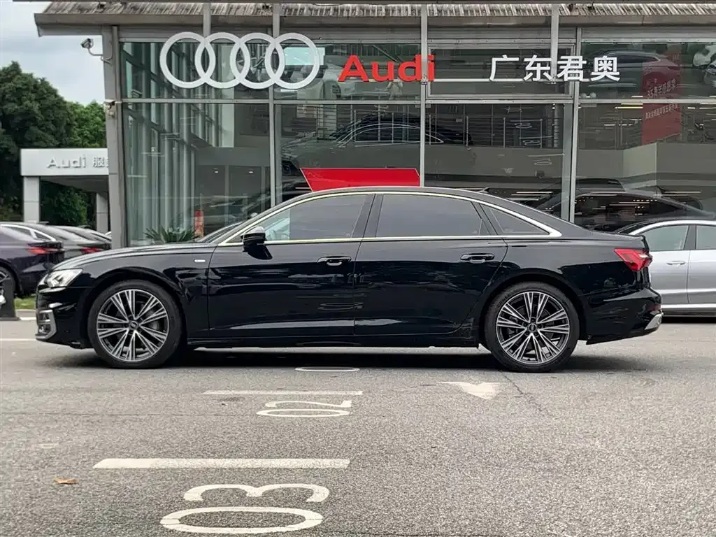 Audi A6L — фото 10