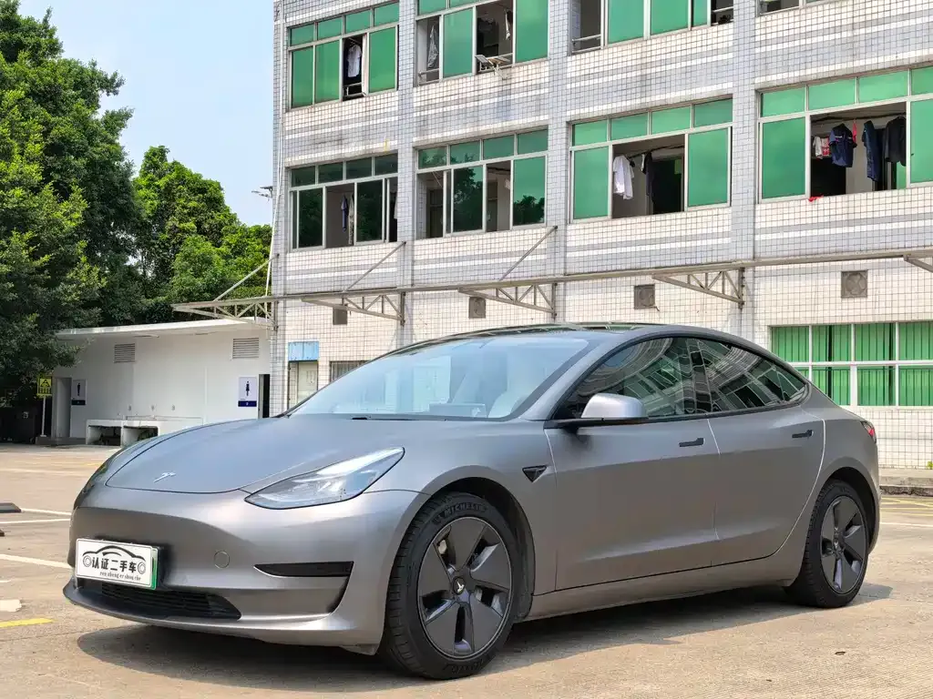 Tesla Model 3 — фото 1