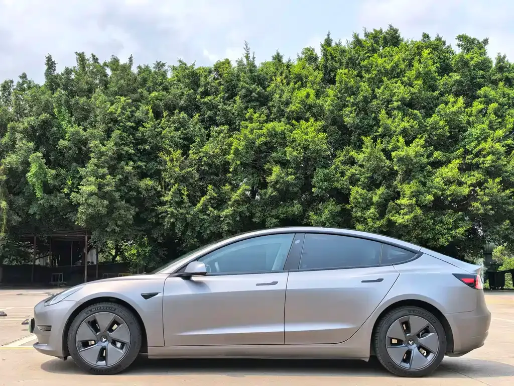 Tesla Model 3 — фото 9