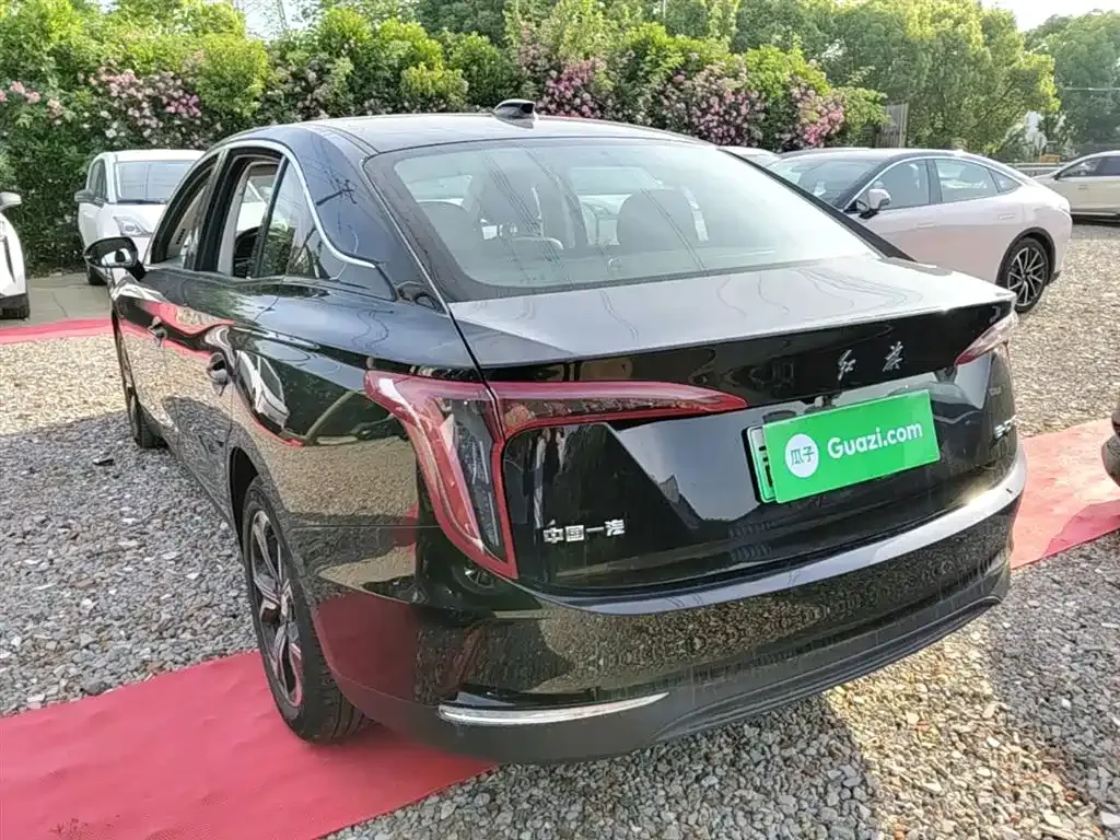 Hongqi E-QM5 — фото 2