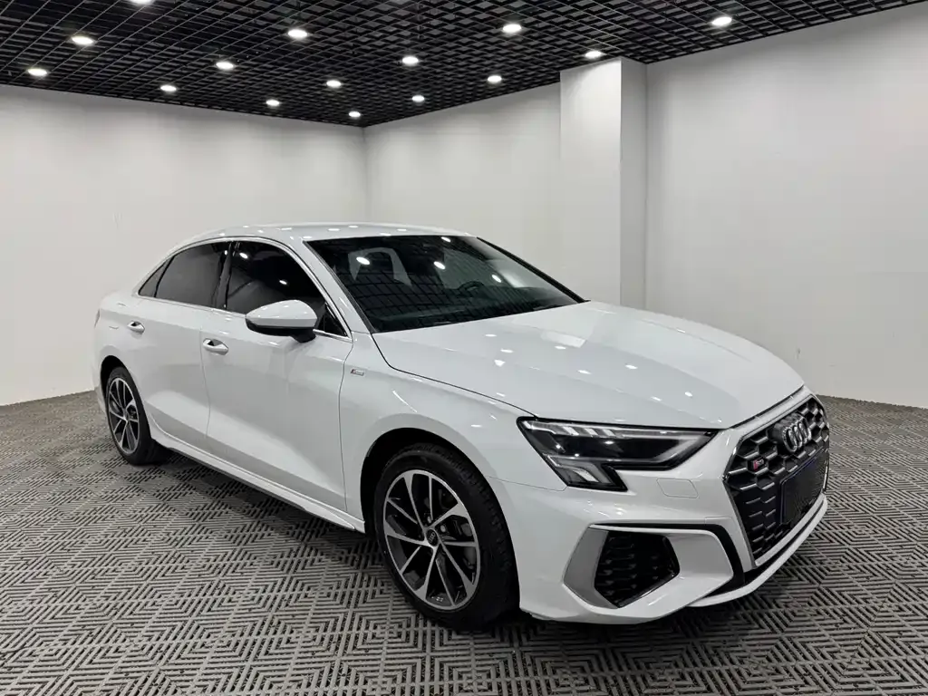 Audi A3 — фото 1