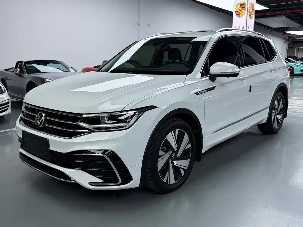 Volkswagen Tiguan L — фото 1