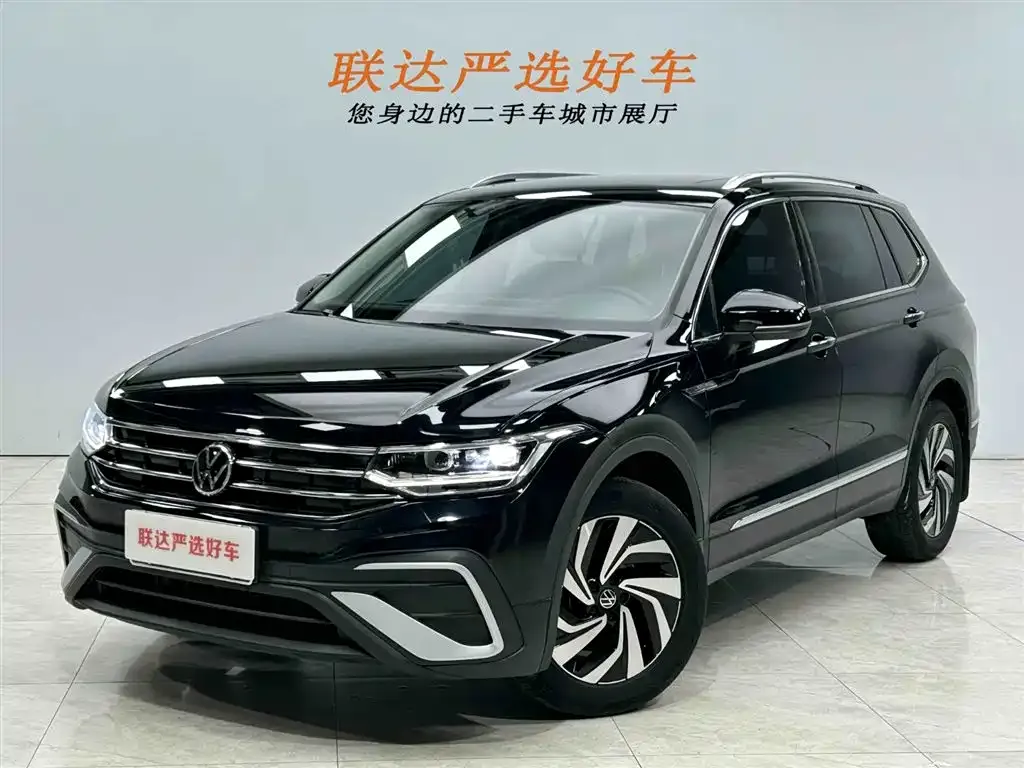 Volkswagen Tiguan L — фото 1