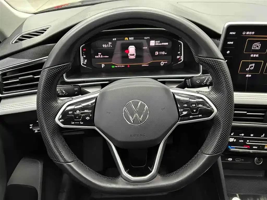 Volkswagen Tiguan L — фото 7