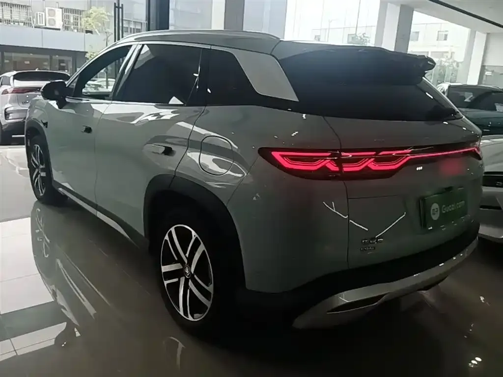 BYD L DM-i — фото 5