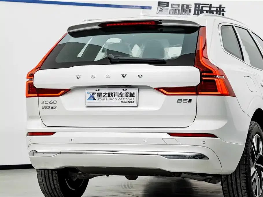 Volvo XC60 — фото 10
