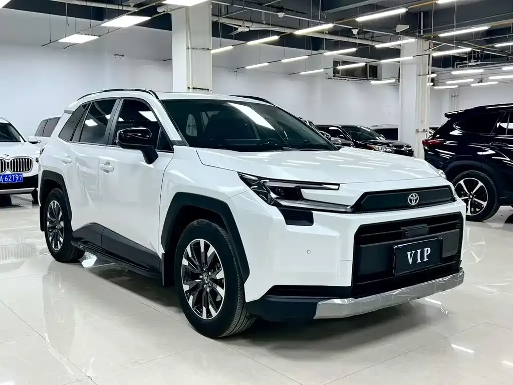 Toyota RAV4 — фото 1