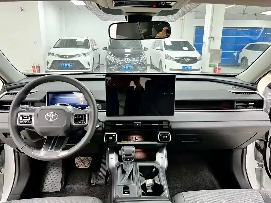 Toyota RAV4 — фото 3
