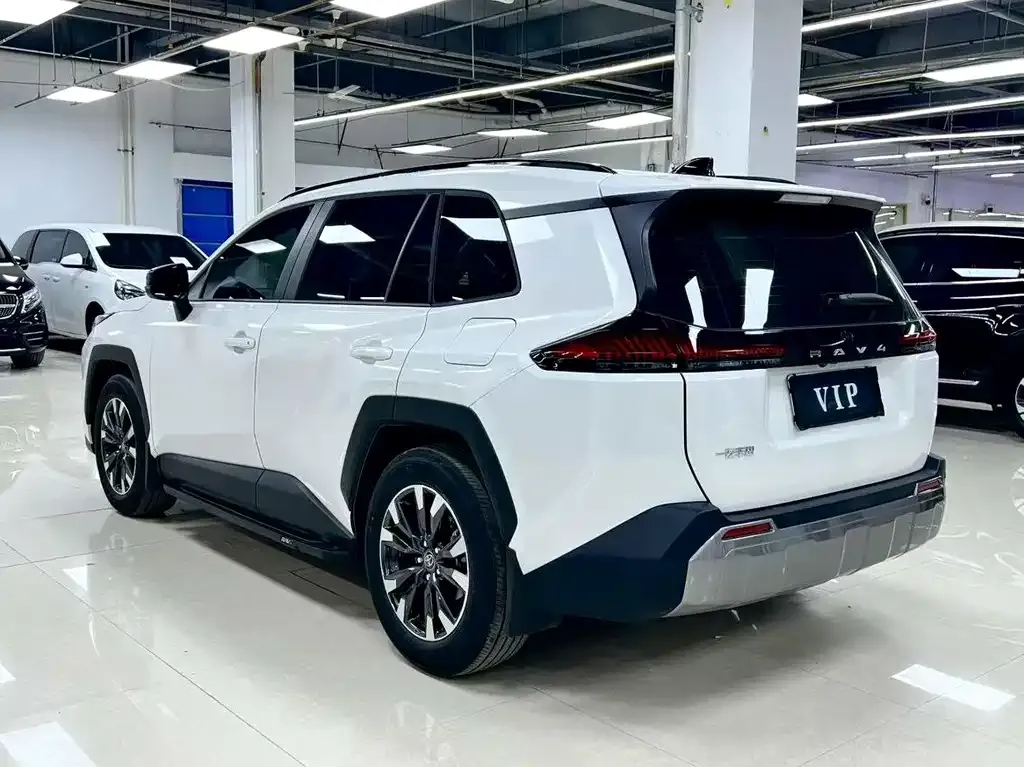 Toyota RAV4 — фото 9
