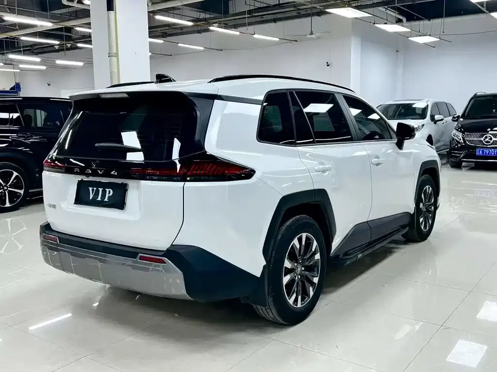 Toyota RAV4 — фото 6