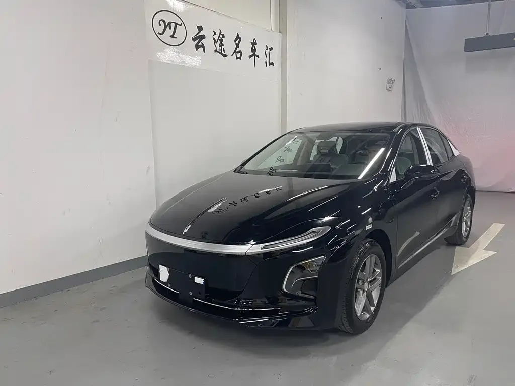 Hongqi E-QM5 — фото 1