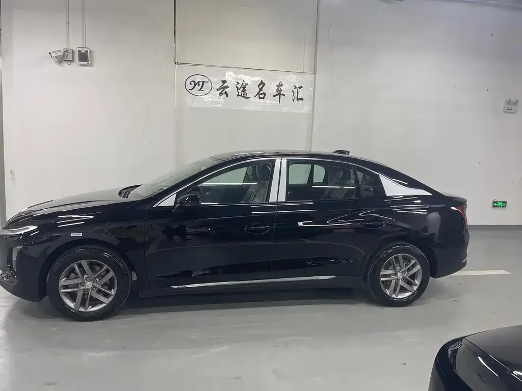 Hongqi E-QM5 — фото 3