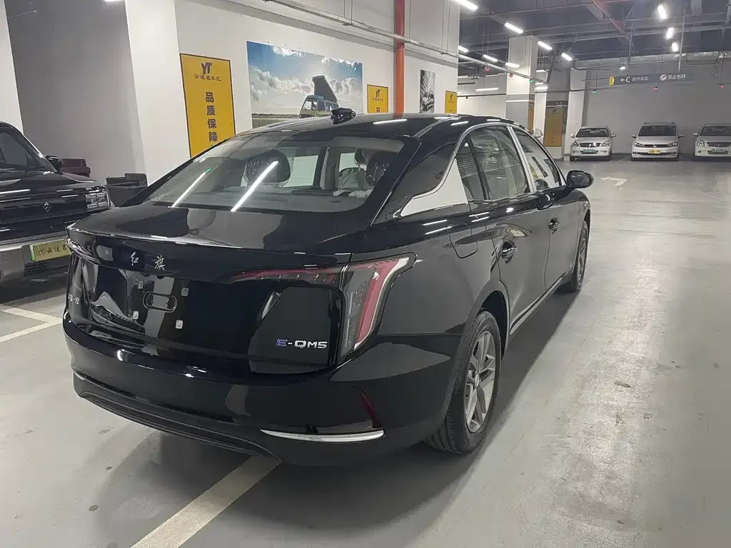 Hongqi E-QM5 — фото 8