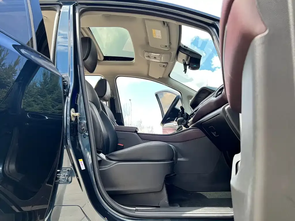 GAC Motor Trumpchi M6 — фото 4