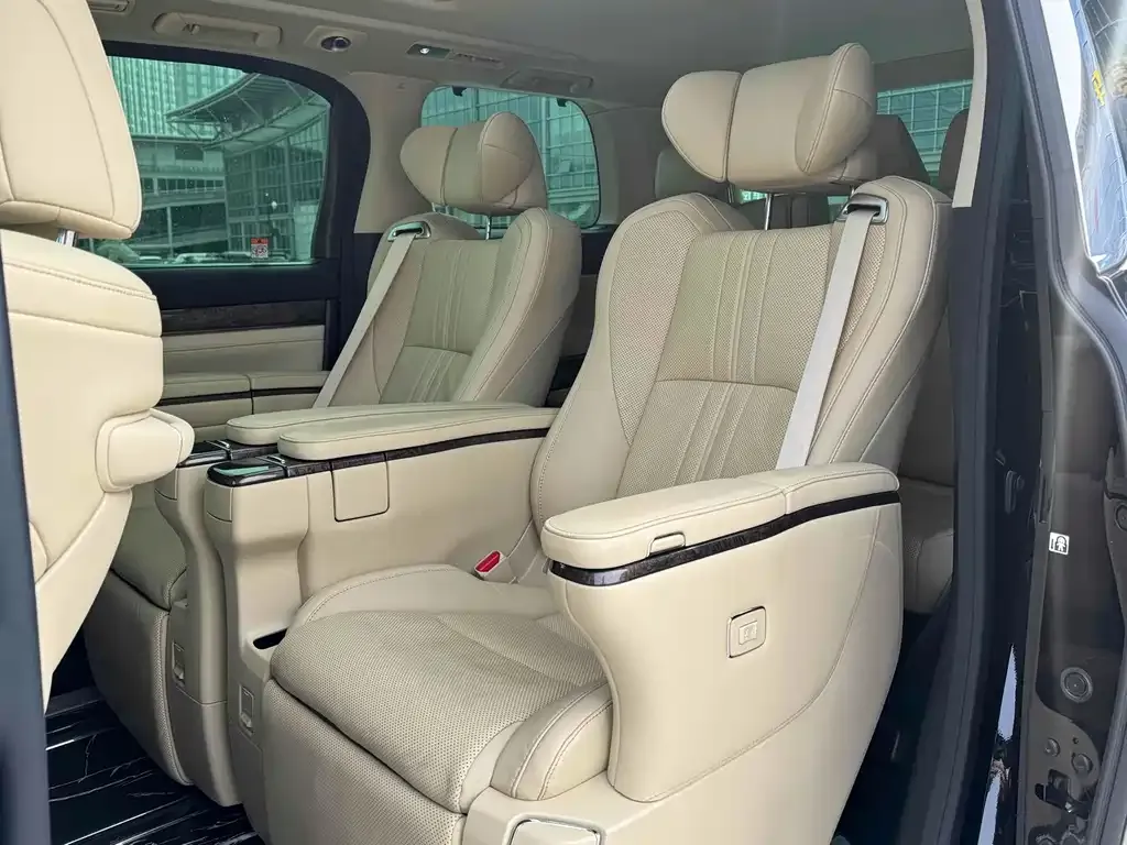 Toyota Vellfire — фото 5
