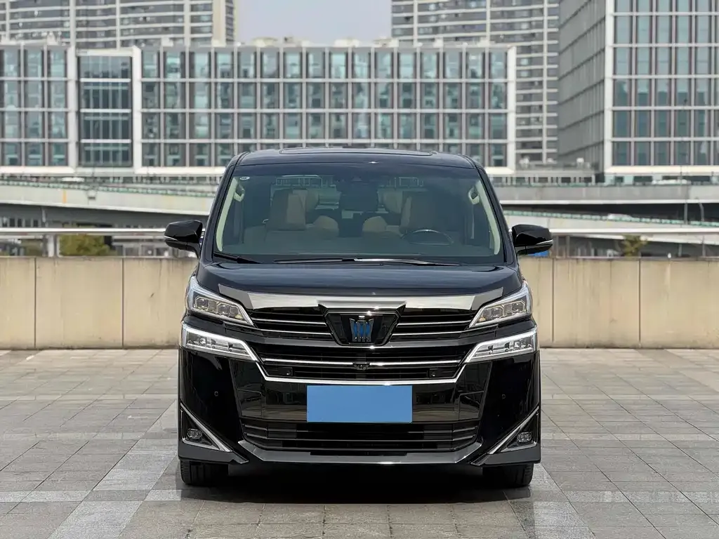 Toyota Vellfire — фото 2