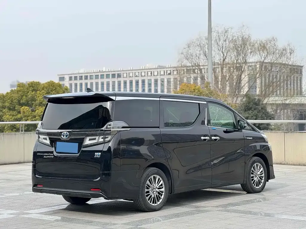 Toyota Vellfire — фото 3