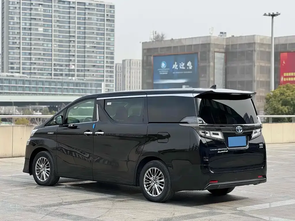 Toyota Vellfire — фото 10