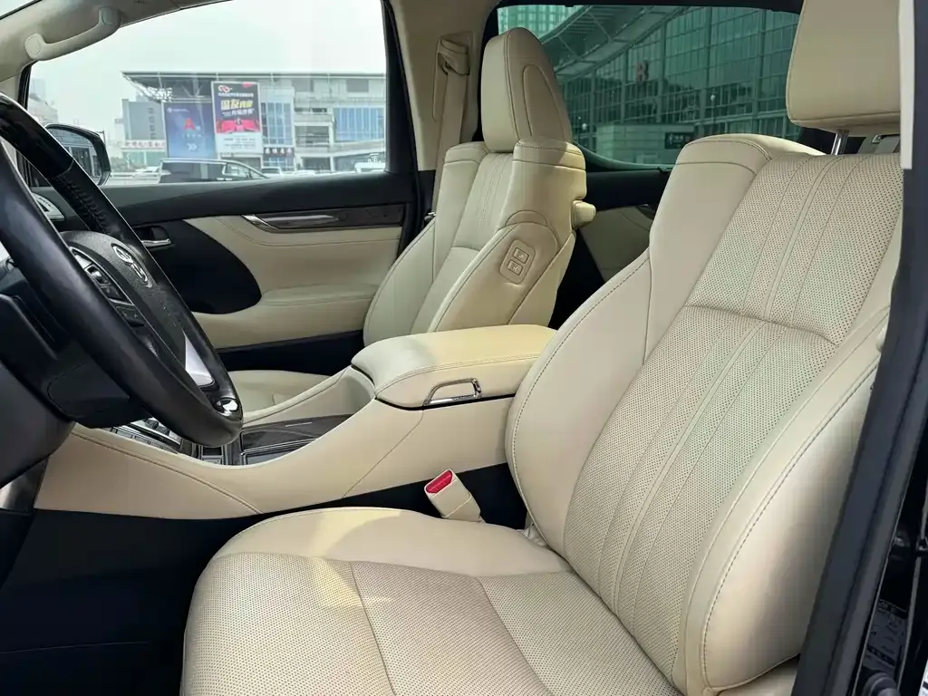 Toyota Vellfire — фото 7