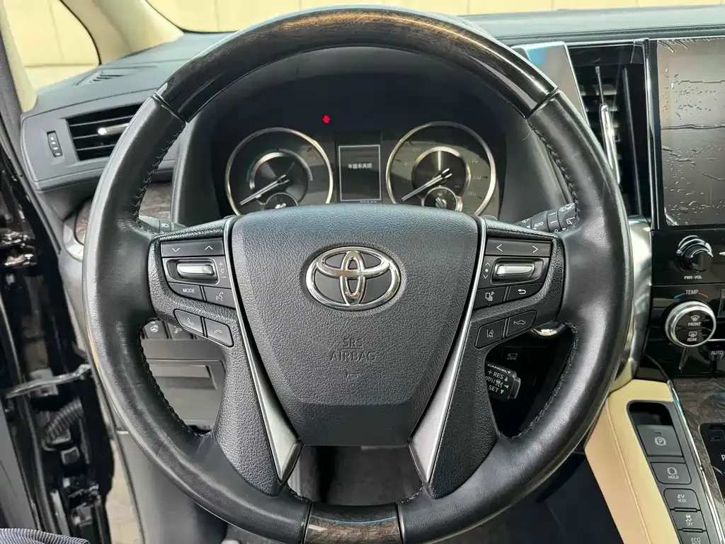 Toyota Vellfire — фото 4