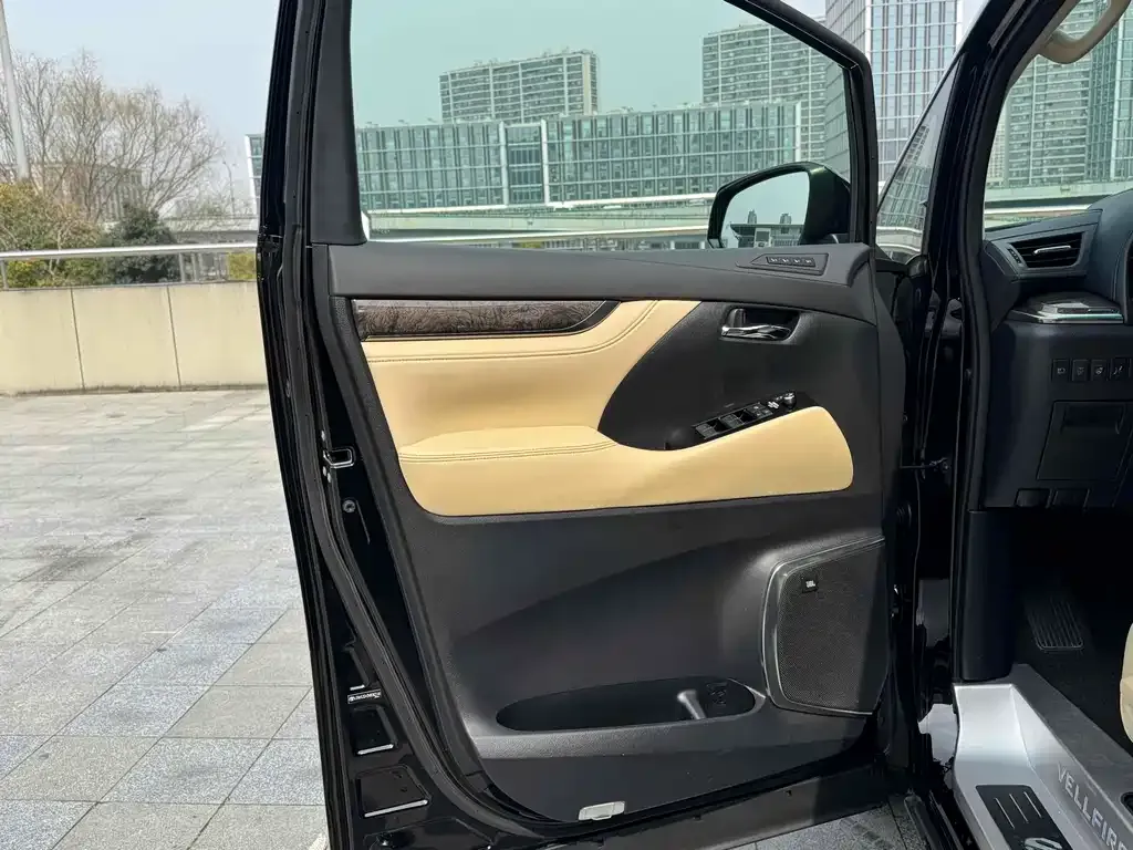 Toyota Vellfire — фото 6