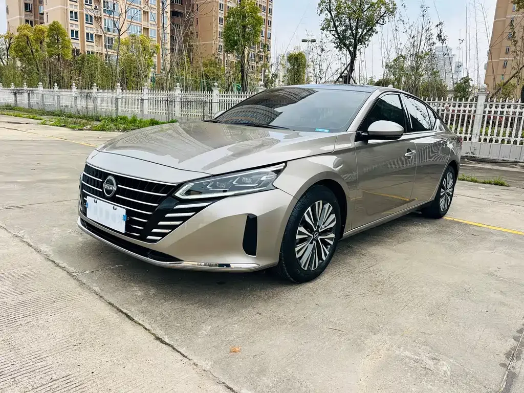 Nissan Teana — фото 1